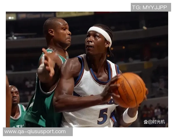 夸梅：布朗尼在主场比赛中表现得如同被车灯照射的迷茫鹿