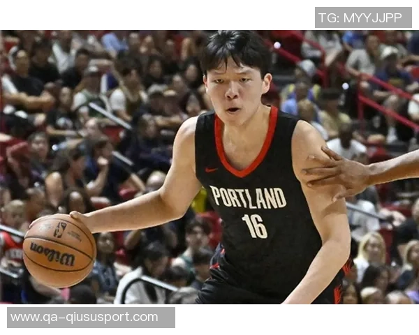 队记：斯普利特与里斯的讨论引发杨瀚森的意外提问时机引人关注